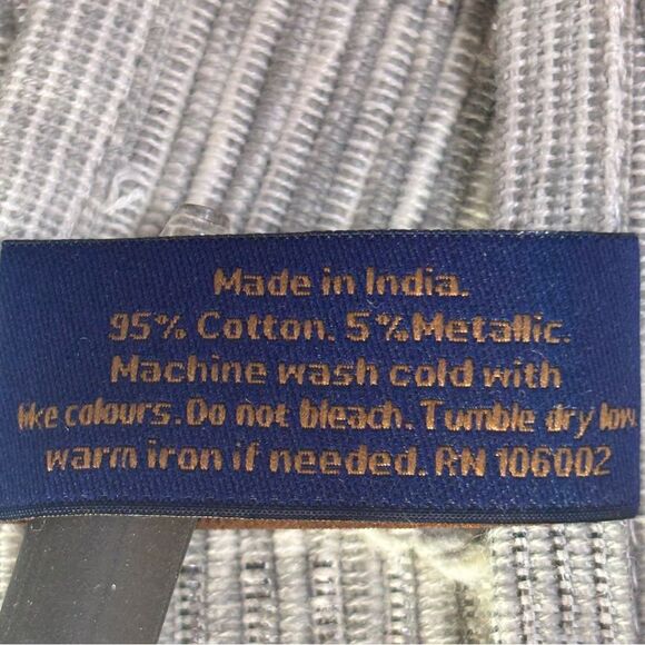 RACHEL Rachel Roy Silver Metallic Placemats Set of 8 - Picture 4 of 5